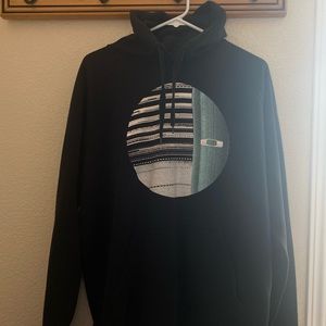 Oakley Hoodie: Lightly used, simple & neat design